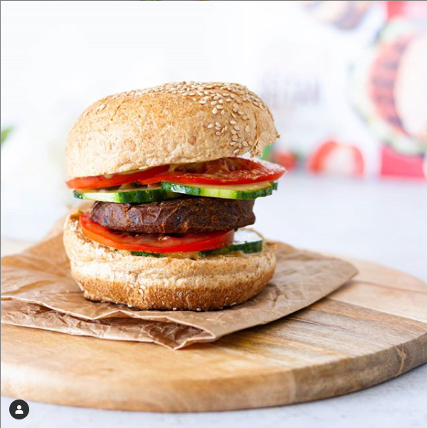 Veggie burger with honey mustard